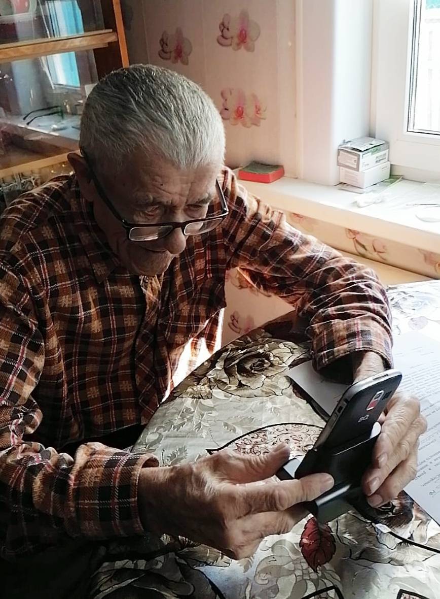Телефон в подарок